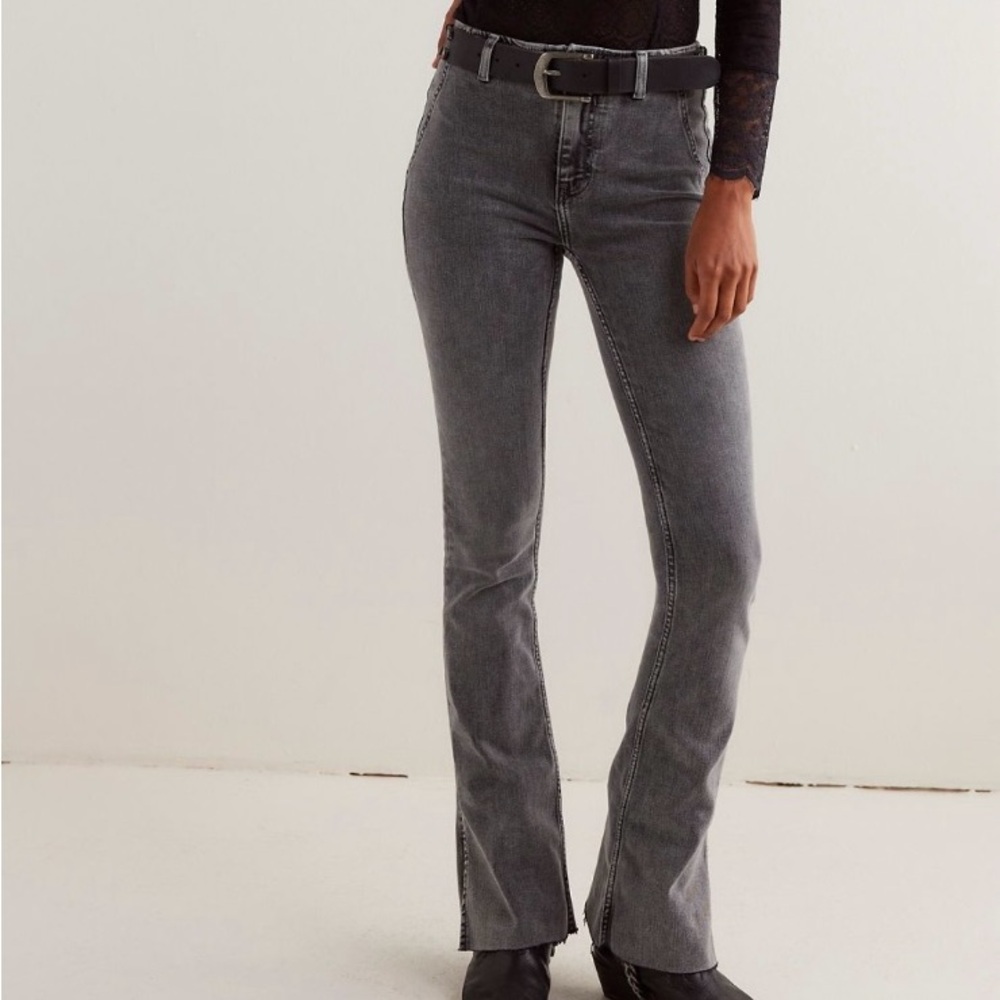 Free People grey Level Up split jeans size 26
We The Free